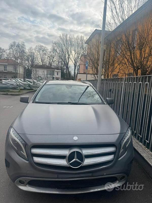 Usata Mercedes 180 2015 Grigio Berlina