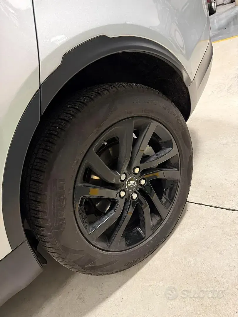 Usata Land Rover Discovery SE 241 CV (177 kW) 2018 Grigio SUV