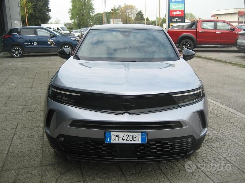 Usata Opel Mokka 131 CV (96 kW) 2023 Grigio SUV
