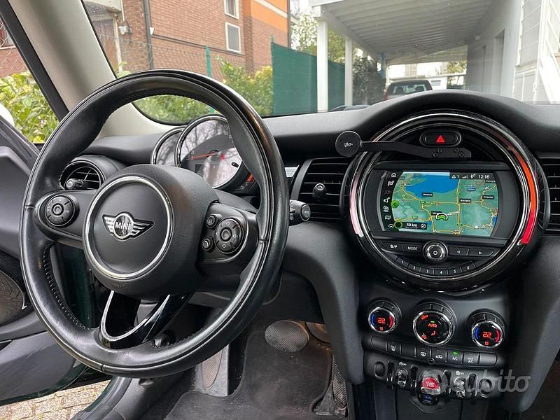 Usata Mini Cooper D 116 CV (85 kW) 2018 Verde Utilitaria