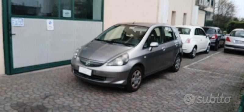 Usata Honda Jazz 78 CV (57 kW) 2005 Marrone Utilitaria