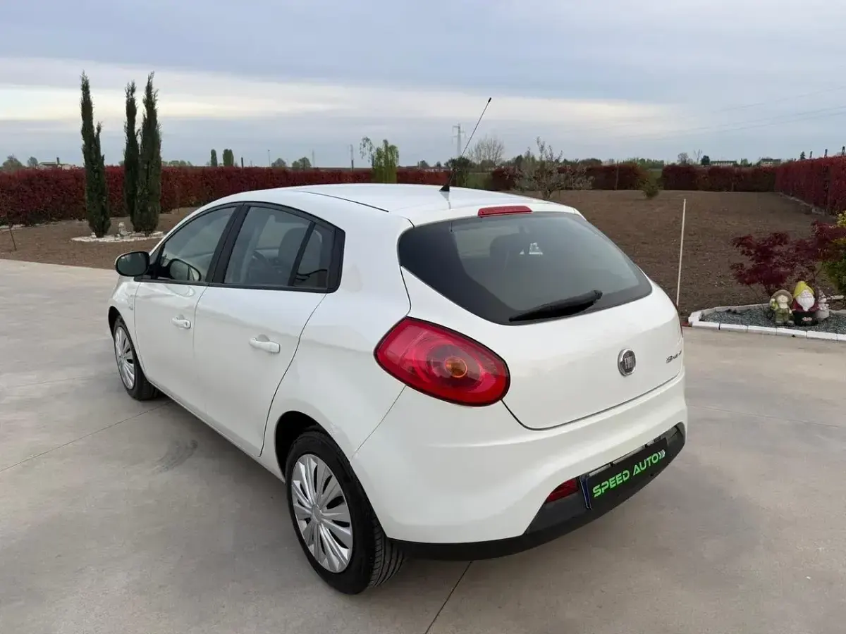 Usata Fiat Bravo Dynamic 89 CV (65 kW) 2010 Bianco Utilitaria