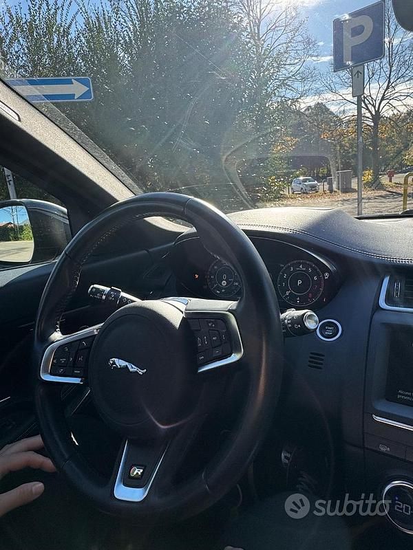 Usata Jaguar E-Pace 249 CV (183 kW) 2018 Grigio SUV