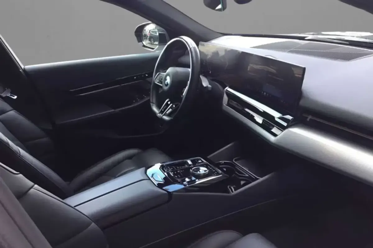 Usata BMW 520 M Sport 197 CV (144 kW) 2024 Grigio SUV
