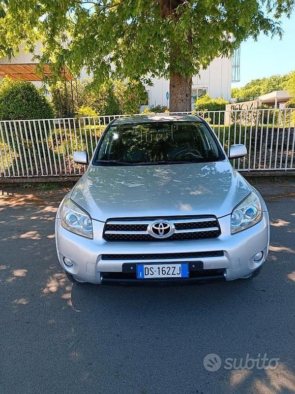 Usata Toyota RAV4 Luxury 177 CV (130 kW) 2008 Grigio SUV