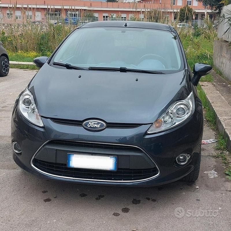 Usata Ford Fiesta 70 CV (51 kW) 2010 Blu Utilitaria