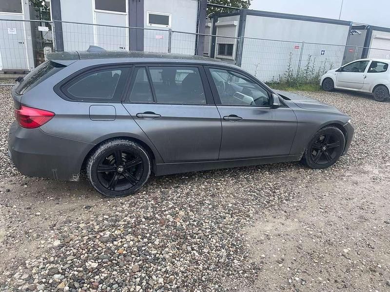 Usata BMW 318 Sport Line 150 CV (110 kW) 2016 Grigio Station wagon