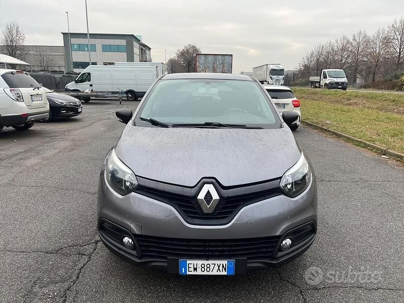Usata Renault Captur 120 CV (88 kW) 2014 Grigio SUV