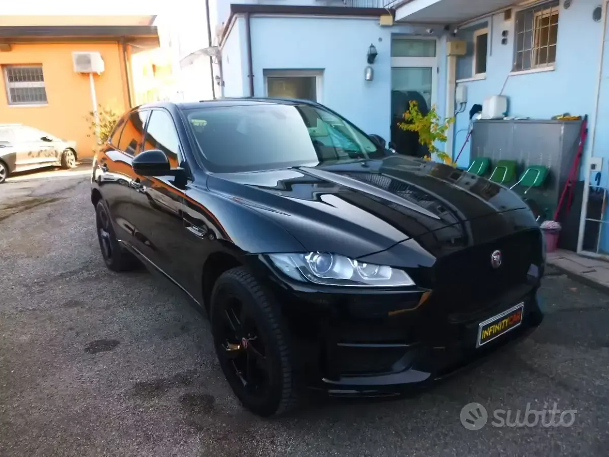 Begagnad Jaguar F-Pace R-Sport 180 HK (132 kW) 2017 Svart SUV