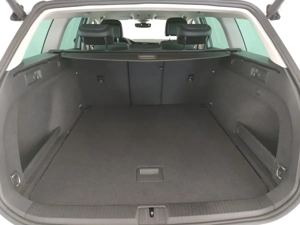 Usata VW Passat Alltrack 200 CV (147 kW) 2022 Bianco Station wagon