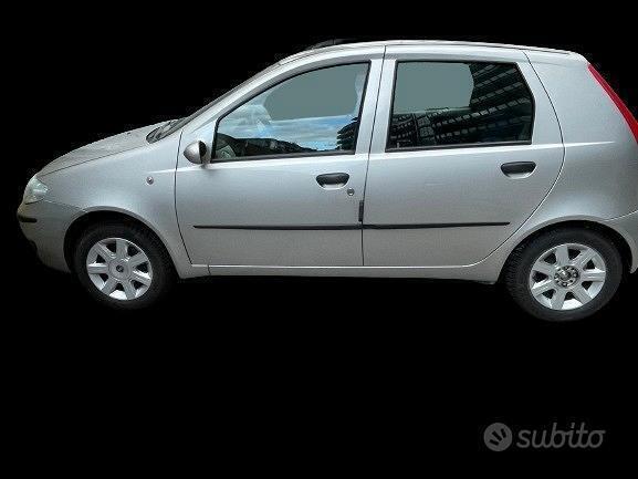Usato 2003 Fiat Punto 1.2 Benzin 80 CV (4.000 €)