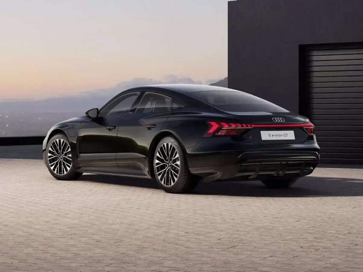 Nuova Audi e-tron GT quattro Ambiente 163 kW (222 CV) 2026 Nero mito metallizzato Berlina