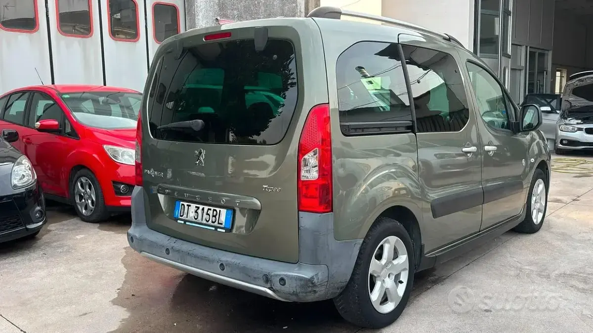 Usata Peugeot Partner Tepee Premium 109 CV (80 kW) 2009 Verde Monovolume