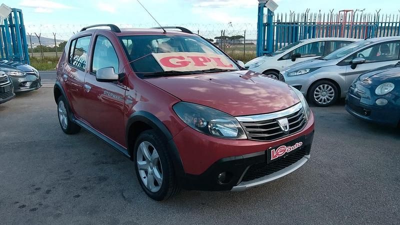 Usata Dacia Sandero Stepway 84 CV (61 kW) 2011 Rosso Berlina