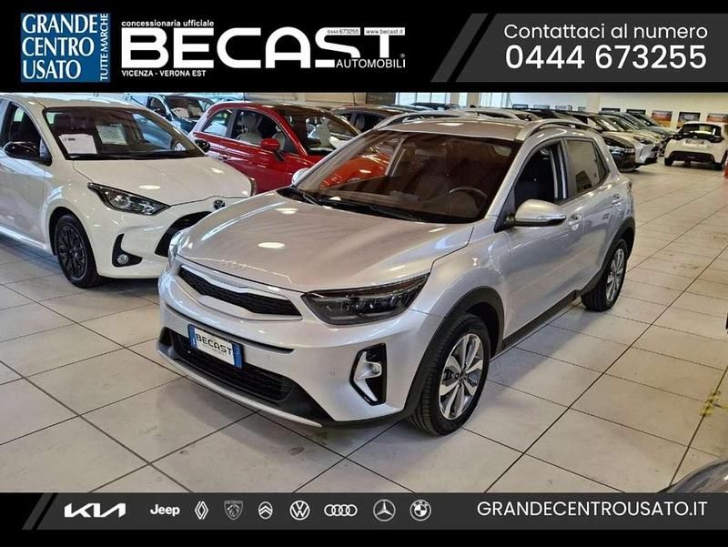Argento metallizzato Usata 2025 Kia Stonic Style SUV | 16.900 € (Buon prezzo) - Immagine 1/4