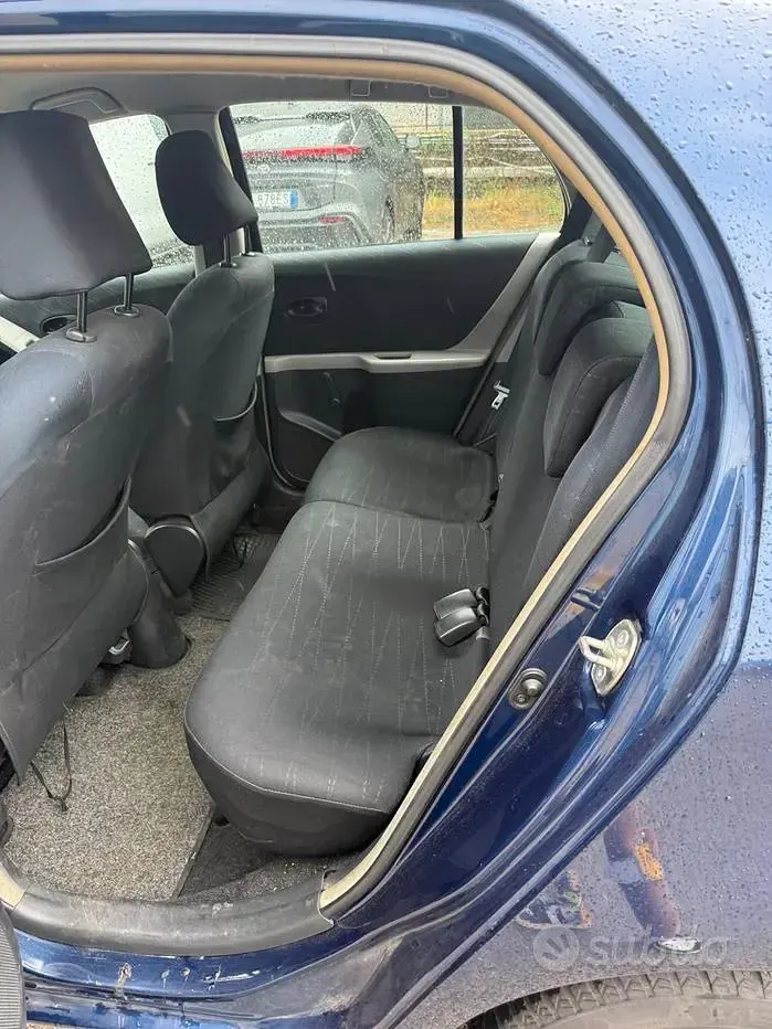 Usata Toyota Yaris Sol 69 CV (50 kW) 2007 Blu Utilitaria