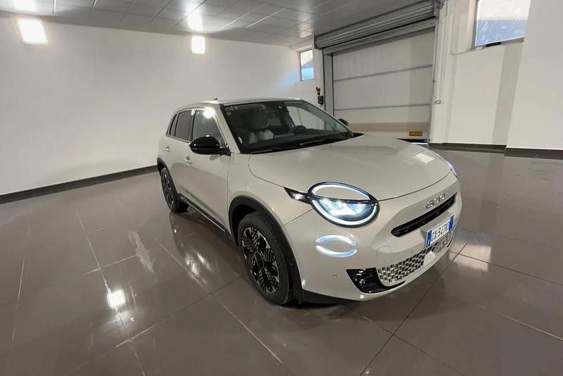 Usata Fiat 600 La Prima 101 CV (74 kW) 2025 Beige SUV