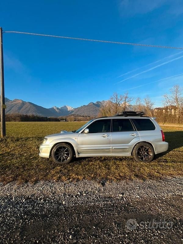 Usata Subaru Forester 177 CV (130 kW) 2003 Grigio SUV