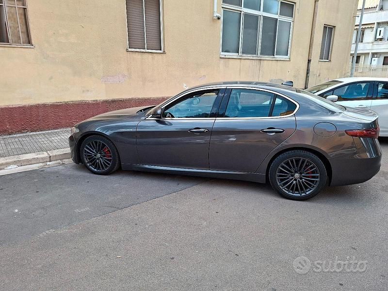 Usata Alfa Romeo Giulia 180 CV (132 kW) 2017 Grigio Berlina