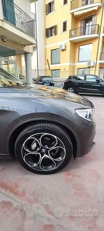Usata Alfa Romeo Stelvio Veloce 210 CV (154 kW) 2022 Grigio SUV