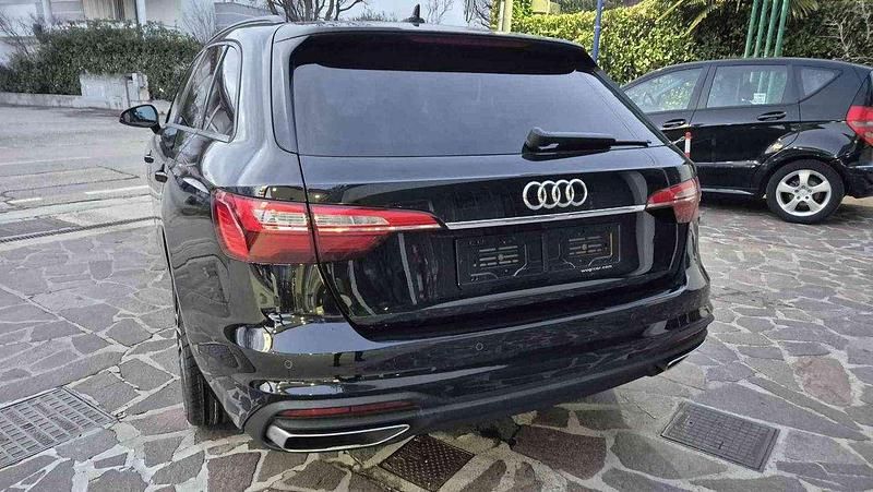 Usata Audi A4 150 CV (110 kW) 2023 Nero Station wagon