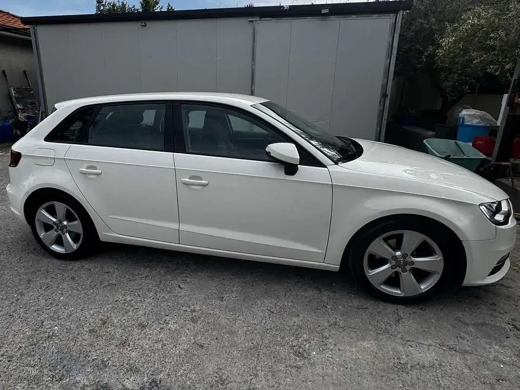 Usata Audi A3 Attraction 105 CV (77 kW) 2013 Bianco Berlina