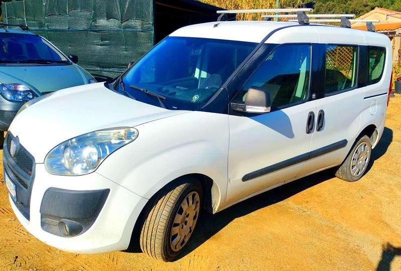 Begagnad Fiat Doblò Active 105 HK (77 kW) 2011 Vit Minibuss