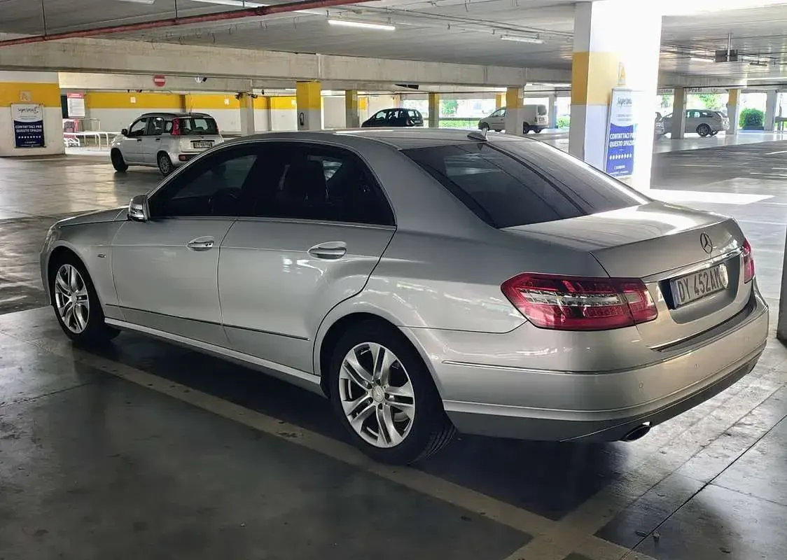 Usata Mercedes E350 Avantgarde 231 CV (169 kW) 2009 Grigio Berlina