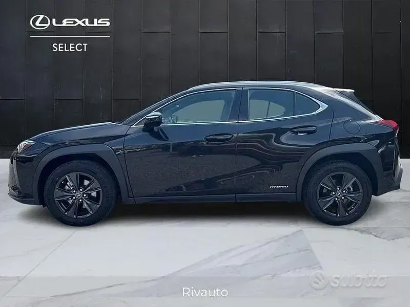 Usata Lexus UX Executive Line 184 CV (135 kW) 2022 Nero SUV
