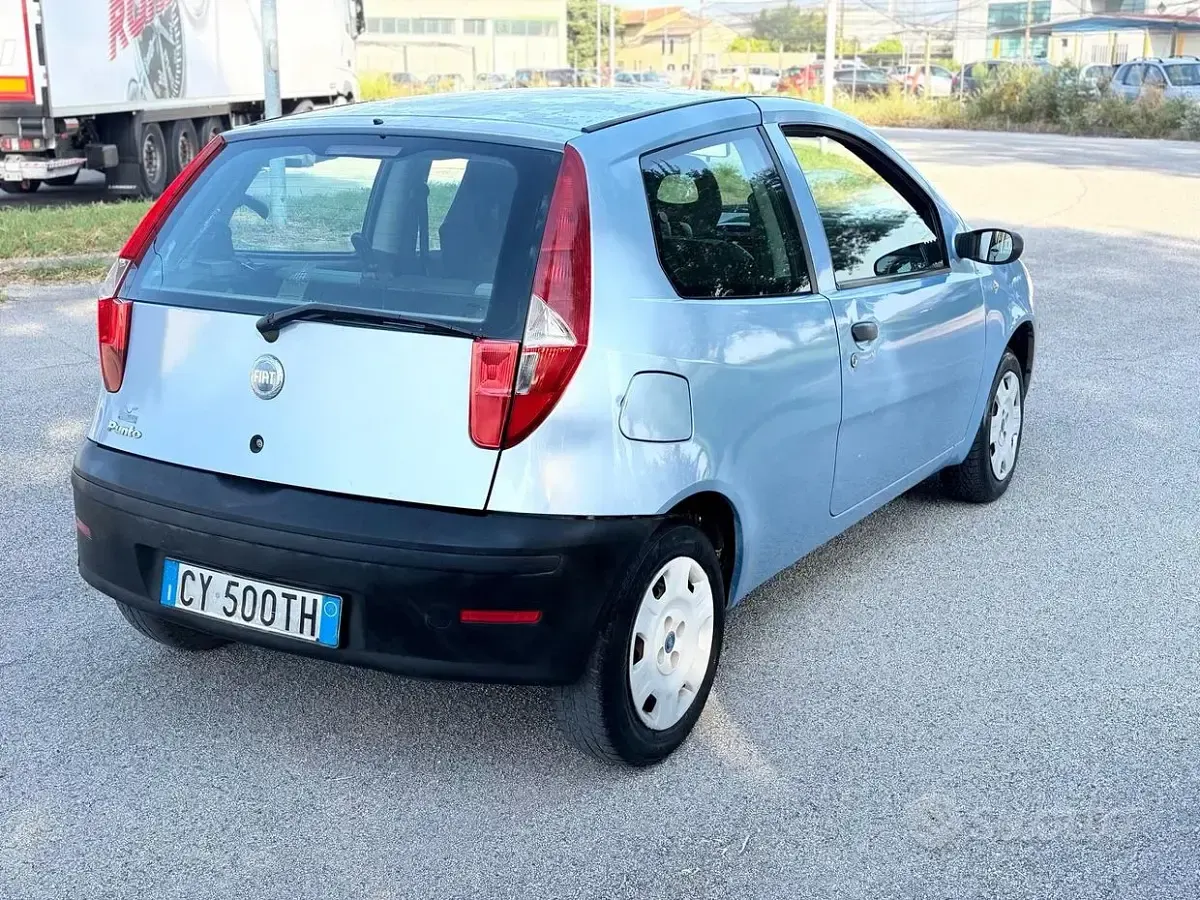 Usata Fiat Punto Dynamic 60 CV (44 kW) 2005 Bluazzurro Utilitaria
