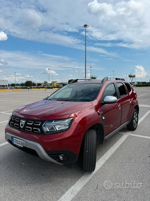 Usata Dacia Duster Prestige 101 CV (74 kW) 2022 Rosso SUV