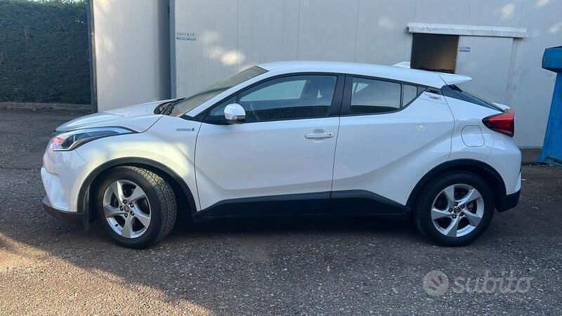Usata Toyota C-HR 98 CV (72 kW) 2017 Bianco SUV