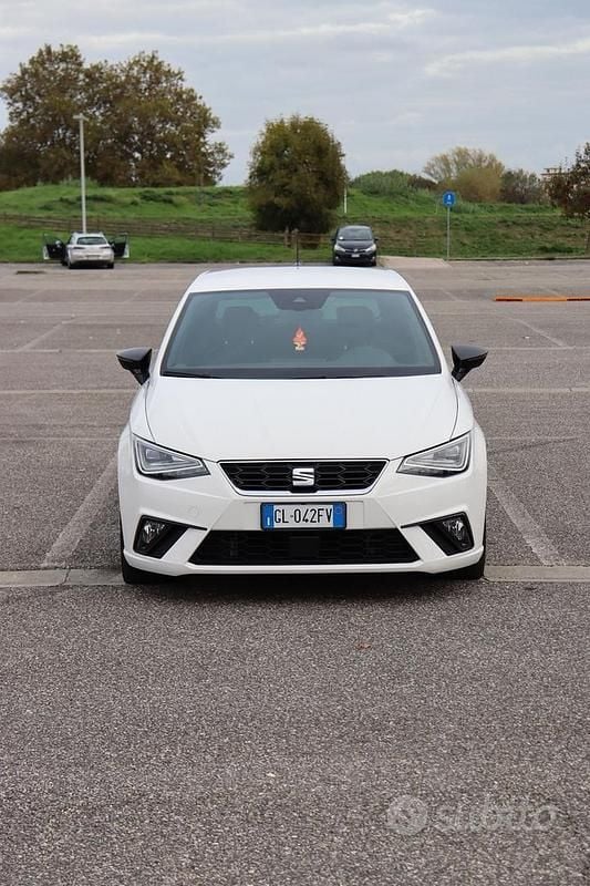 Bianco Usata 2022 Seat Ibiza FR Tre volumi | 12.500 € (Ottimo prezzo) - Immagine 1/4