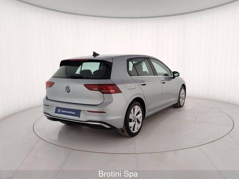 Usata VW Golf VIII Style 150 CV (110 kW) 2025 Grigio metallizzato Utilitaria
