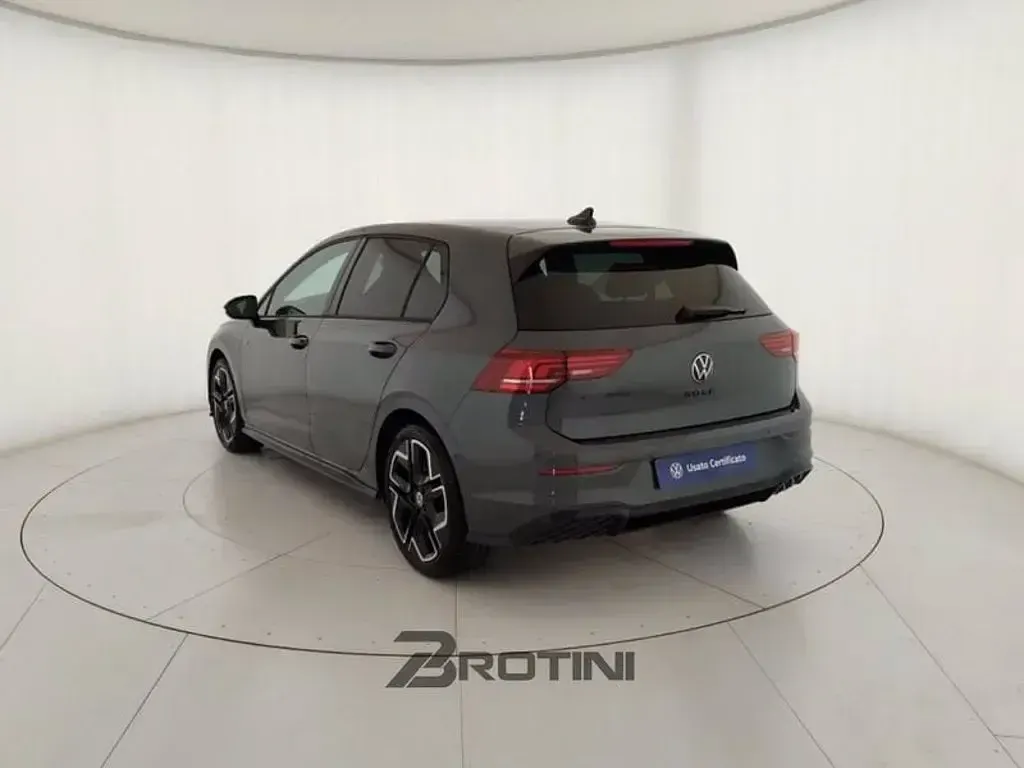 Nuova VW Golf VIII R-line Plus 116 CV (85 kW) 2026 Grigio metallizzato Berlina