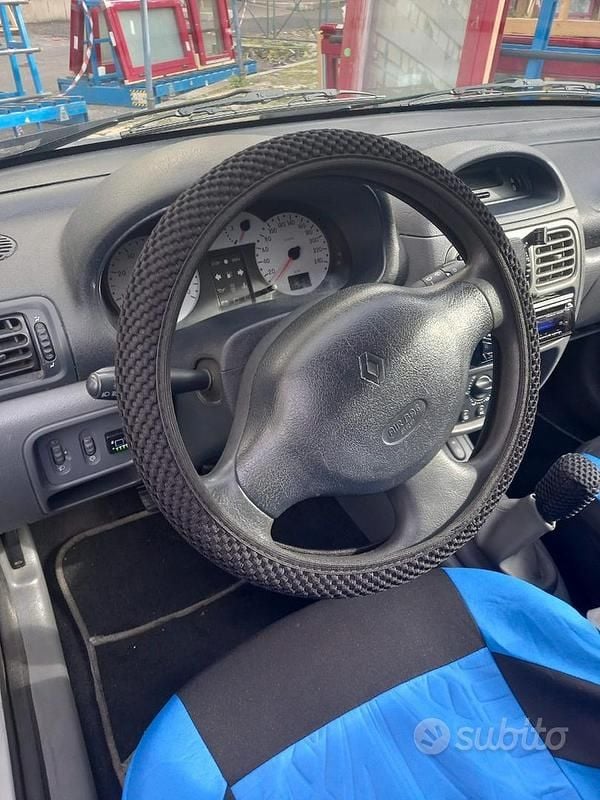 Usata Renault Clio 78 CV (57 kW) 2000 Grigio Monovolume
