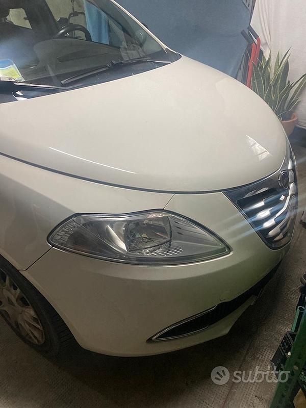 Usata Lancia Ypsilon 69 CV (50 kW) 2011 Bianco Utilitaria