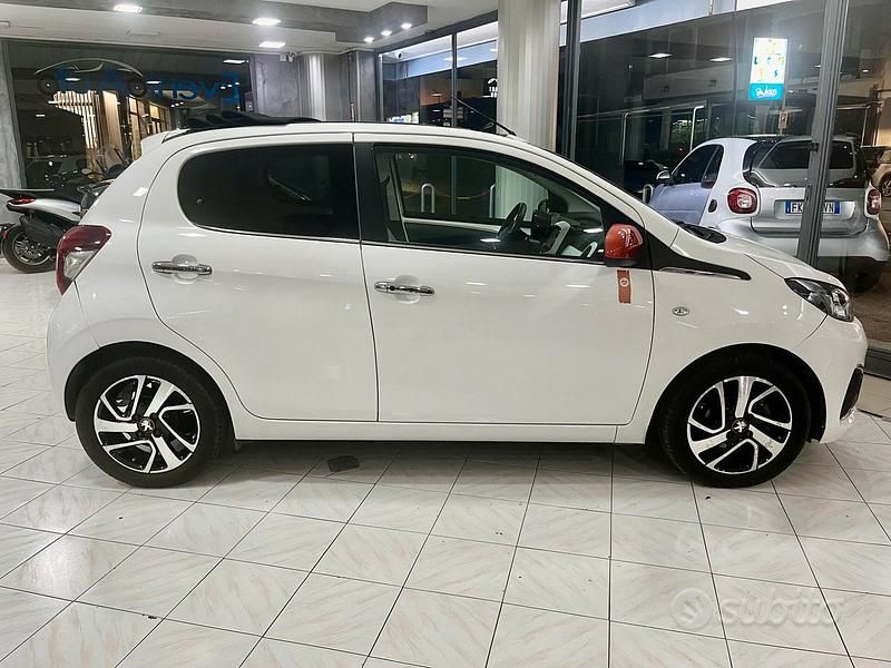 Usata Peugeot 108 Roland Garros 69 CV (50 kW) 2016 Bianco Utilitaria