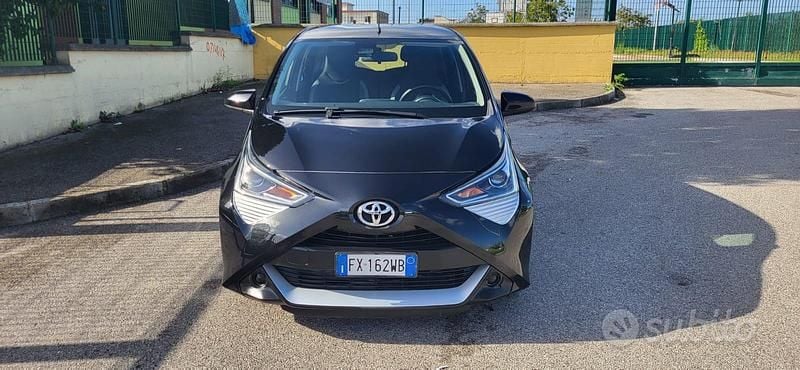 Nero Usata 2019 Toyota Aygo Connect Style Due volumi | 8700 € (Buon prezzo) - Immagine 1/4