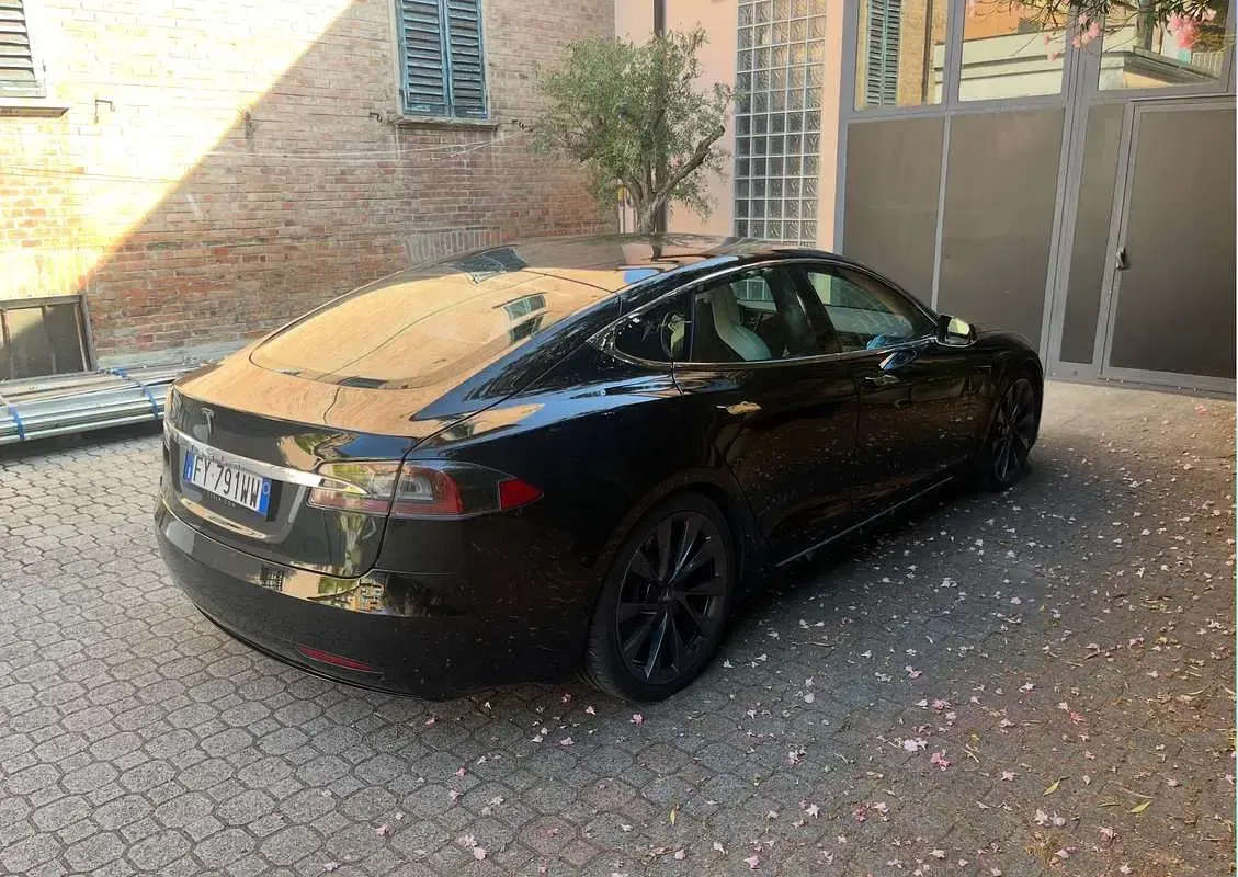 Usata Tesla Model S Performance 169 kW (230 CV) 2019 Nero Utilitaria