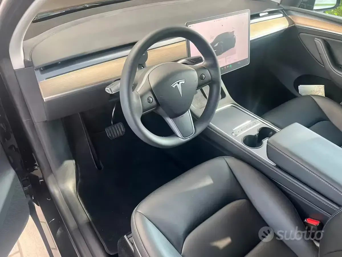 Usata Tesla Model Y 125 kW (170 CV) 2023 Nero SUV