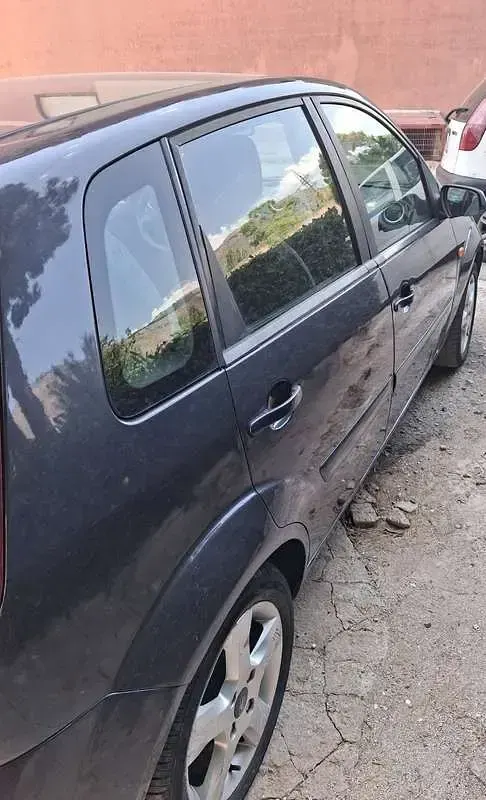 Usata Ford Fiesta Titanium 68 CV (50 kW) 2006 Utilitaria