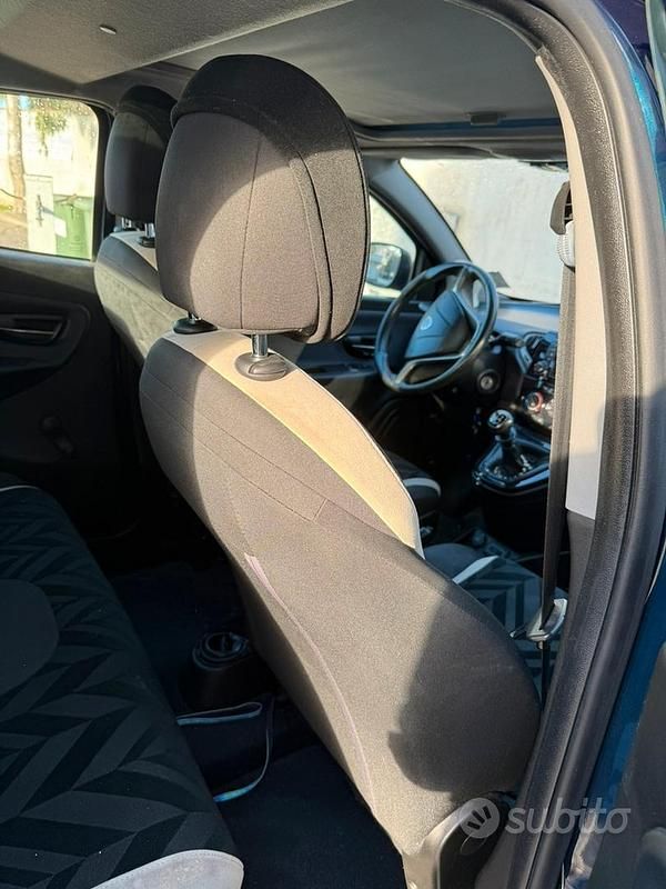Usata Lancia Ypsilon 80 CV (58 kW) 2017 Blu Utilitaria