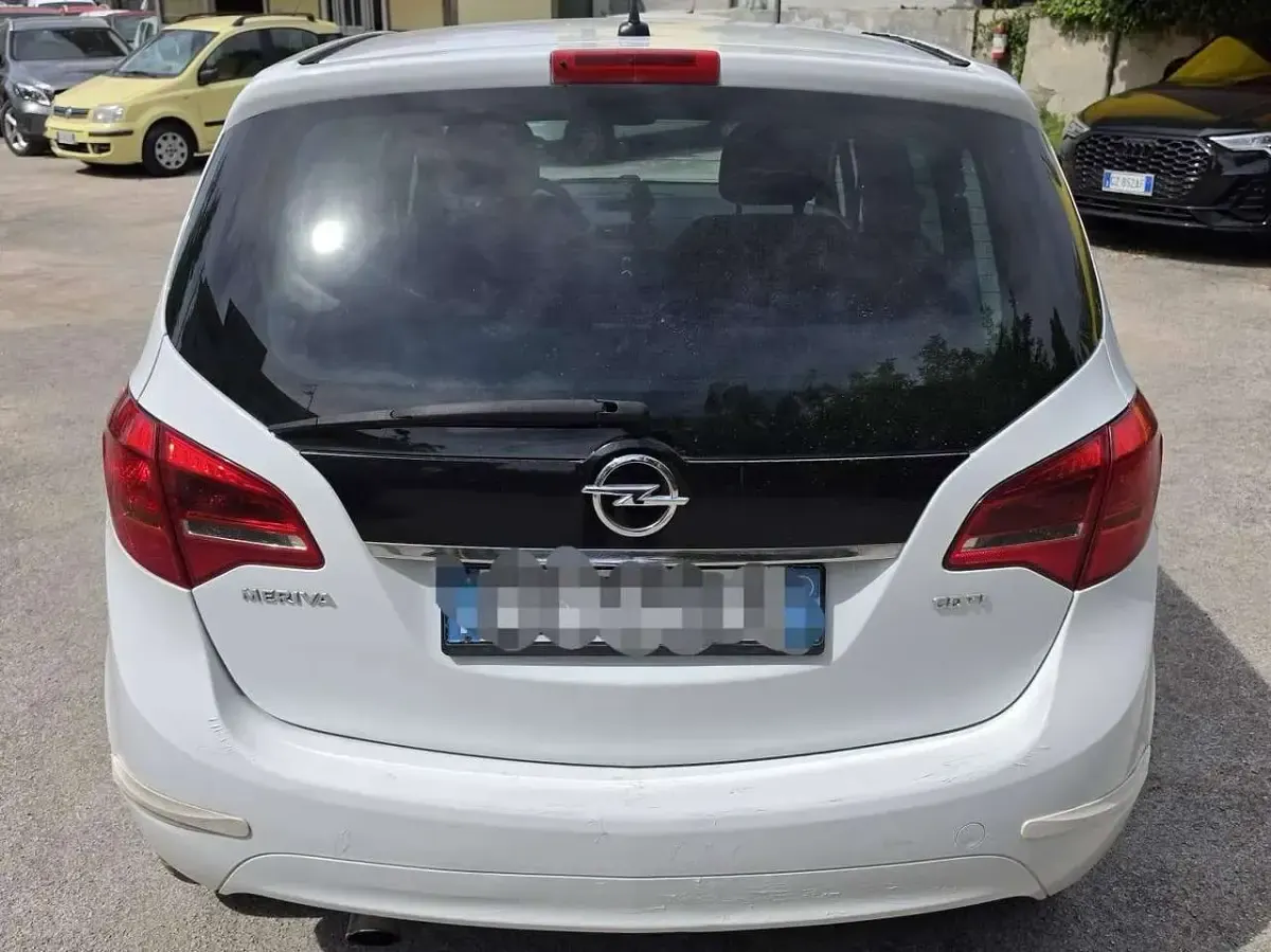 Usata Opel Meriva Cosmo 75 CV (55 kW) 2010 Bianco Monovolume