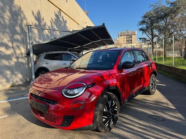 Usata Fiat 600 101 CV (74 kW) 2024 Rosso pastello SUV