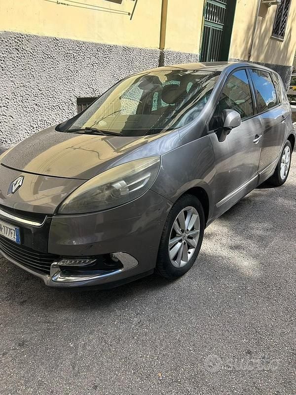 Usata Renault Scénic III 110 CV (80 kW) 2012 Grigio Monovolume