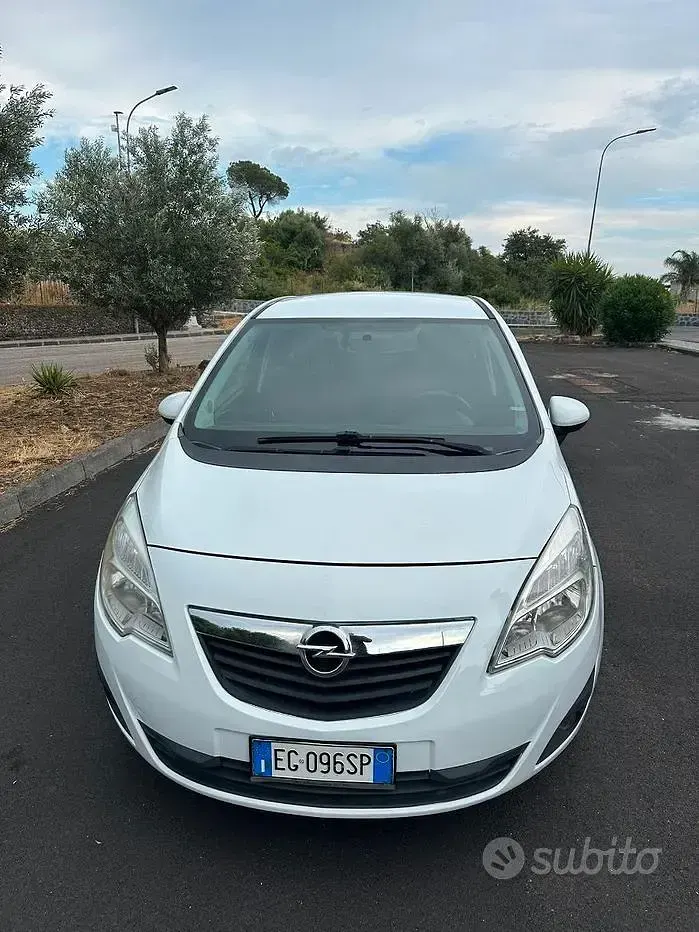 Usata Opel Meriva 95 CV (69 kW) 2011 Bianco Monovolume