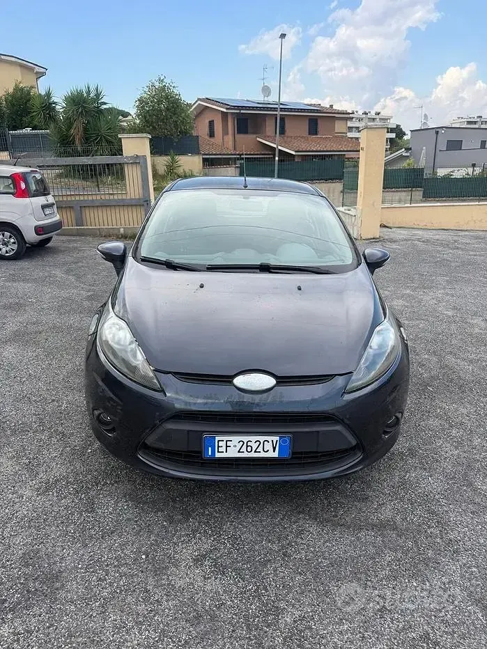 Usata Ford Fiesta 60 CV (44 kW) 2011 Marrone Berlina