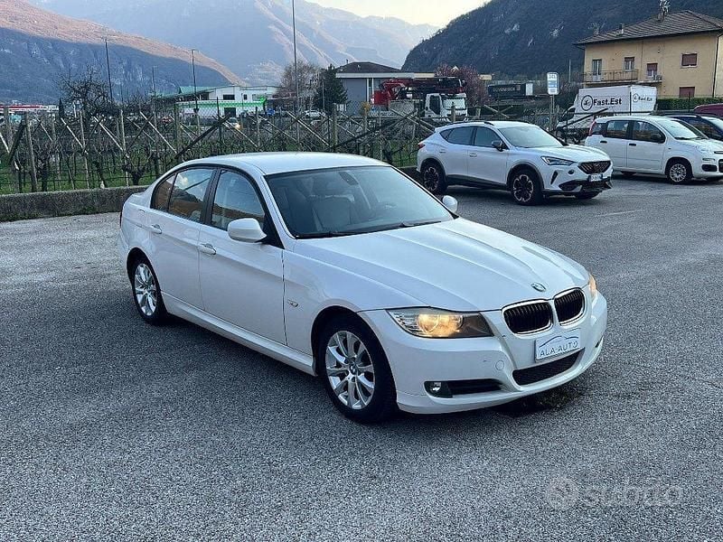 Usata BMW 318 143 CV (105 kW) 2009 Bianco Berlina