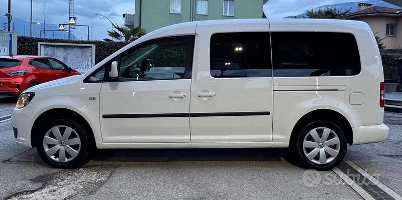 Usata VW Caddy Maxi Highline 109 CV (80 kW) 2012 Bianco Monovolume